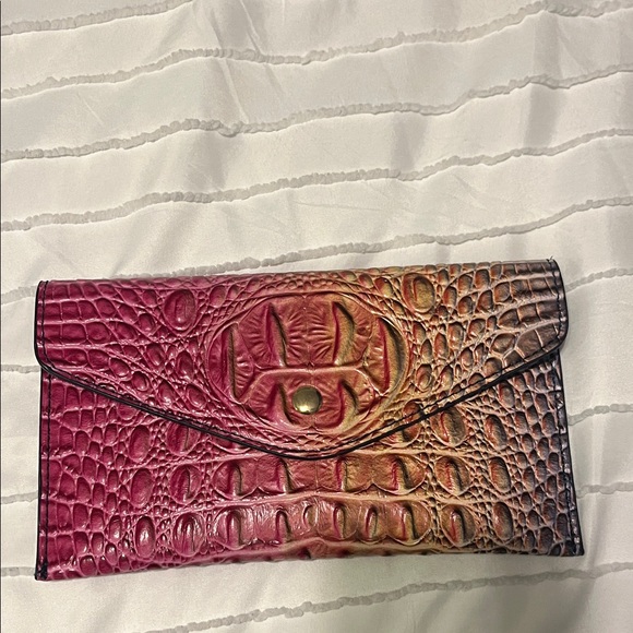 Elegant Multicolor Crocodile-Embossed Tote Bag - Picture 8 of 10